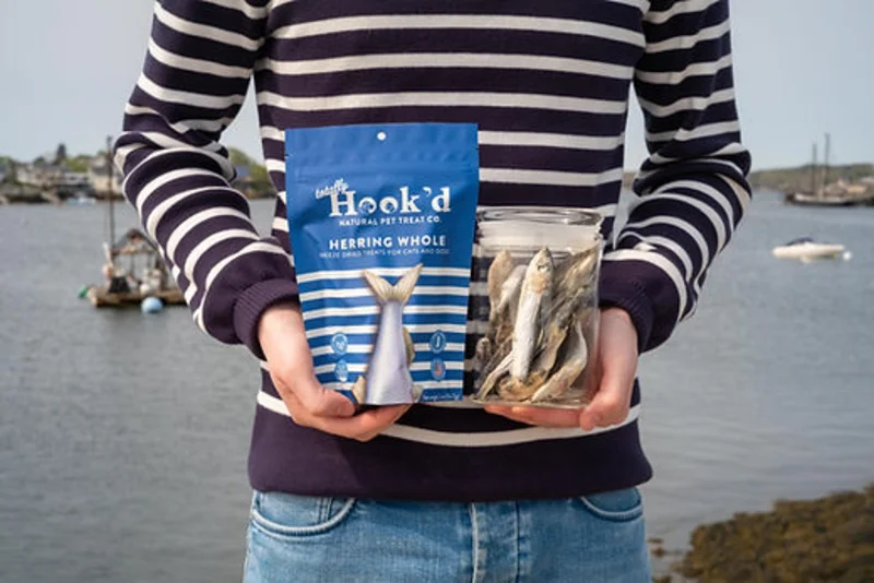 Totally Hook'd Freeze-Dried Herring Treats for Dogs & Cats